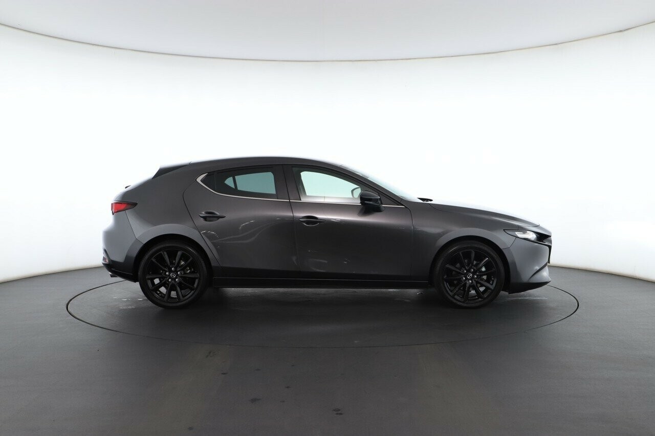 Mazda 3 image 2