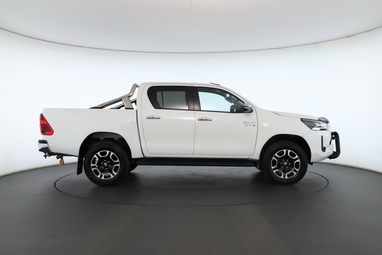 Toyota Hilux image 2