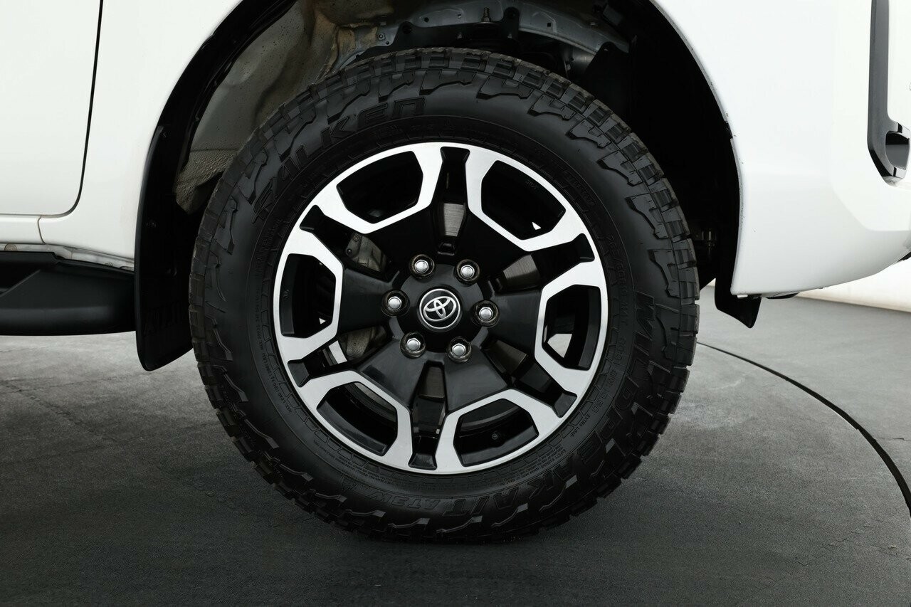 Toyota Hilux image 3