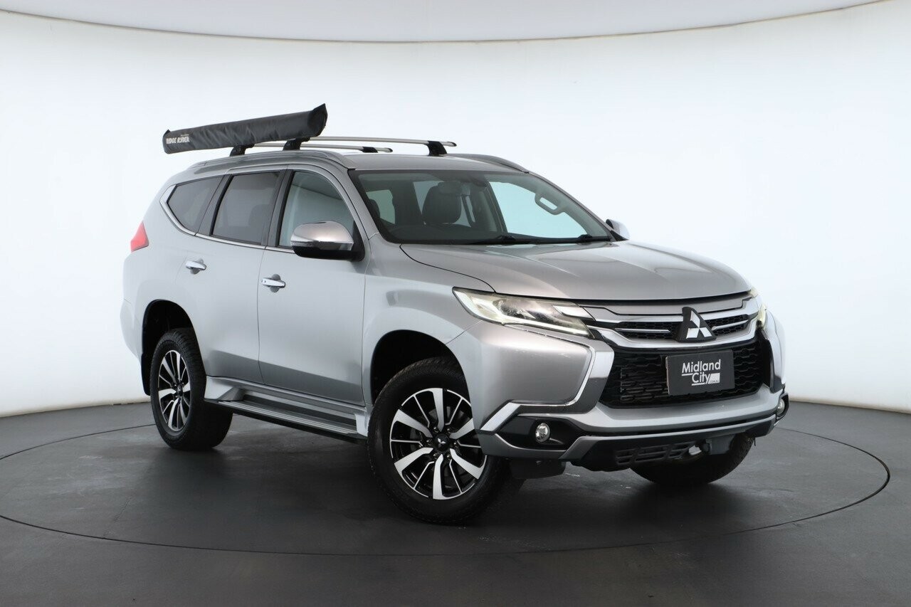 Mitsubishi Pajero Sport image 1