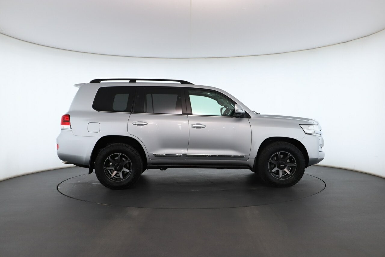 Toyota Landcruiser image 2