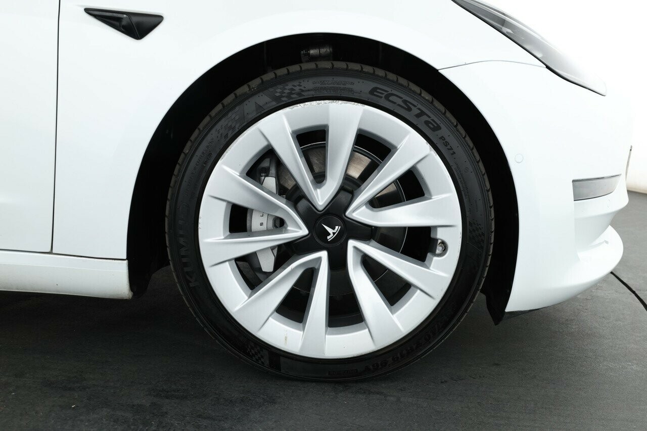 Tesla Model 3 image 3