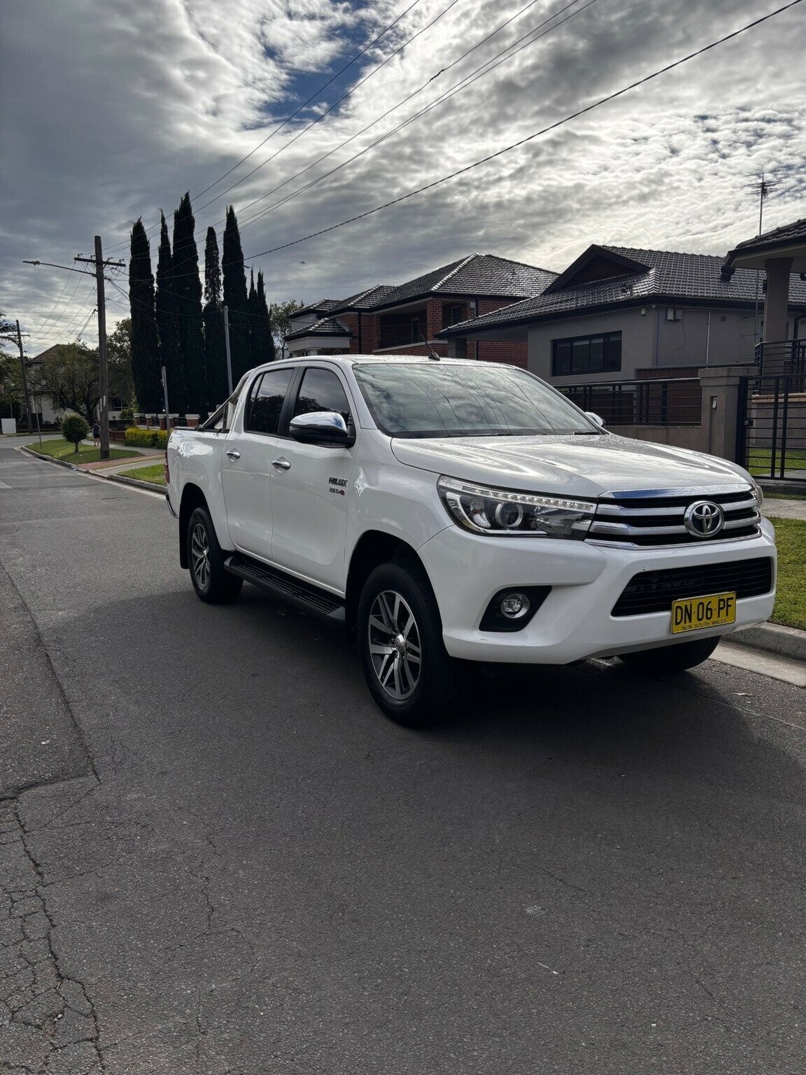 Toyota Hilux image 1