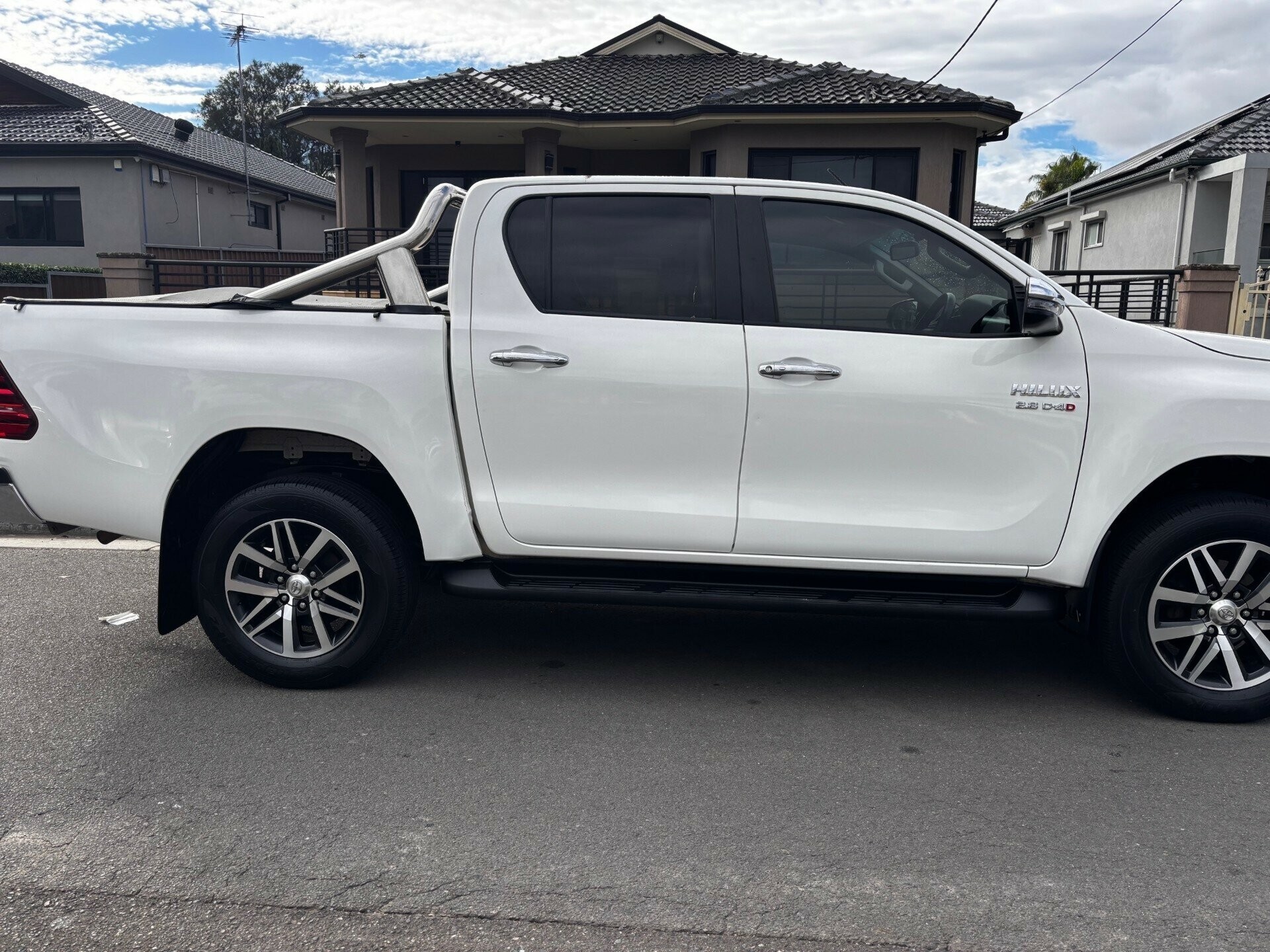 Toyota Hilux image 3