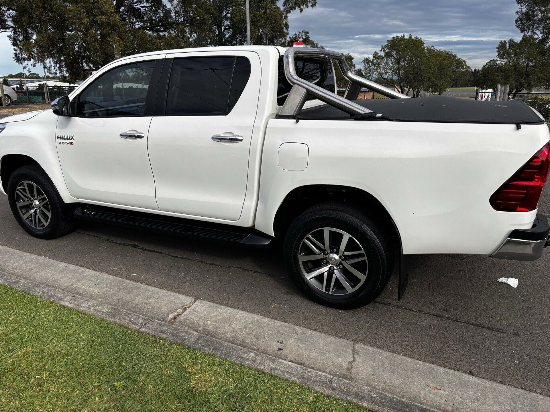 Toyota Hilux image 4