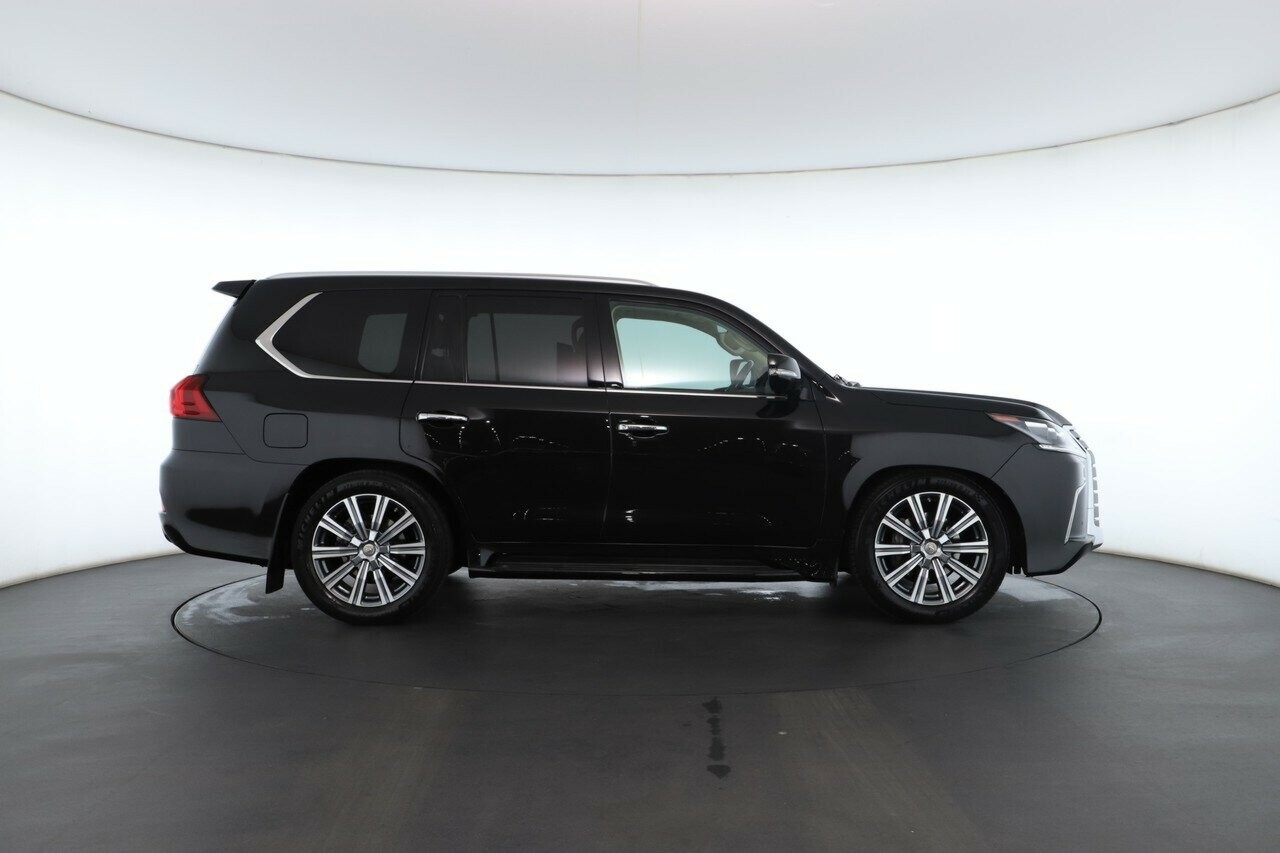 Lexus Lx image 2