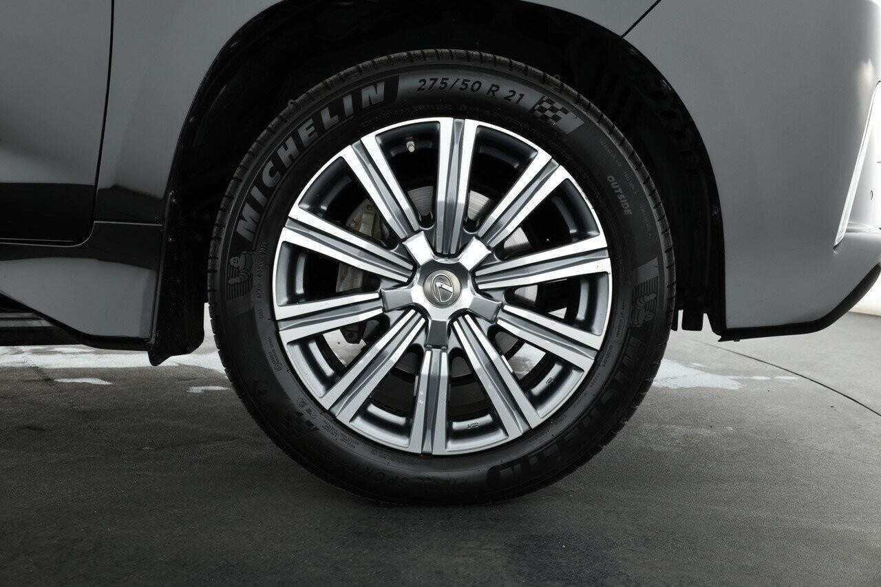 Lexus Lx image 3
