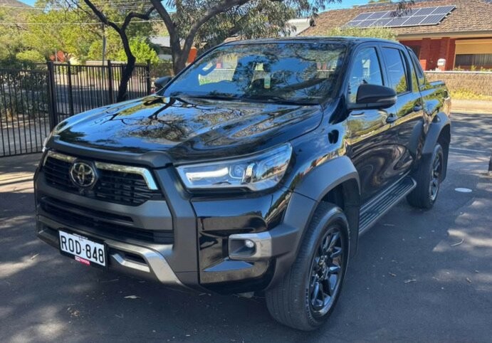 Toyota Hilux image 1