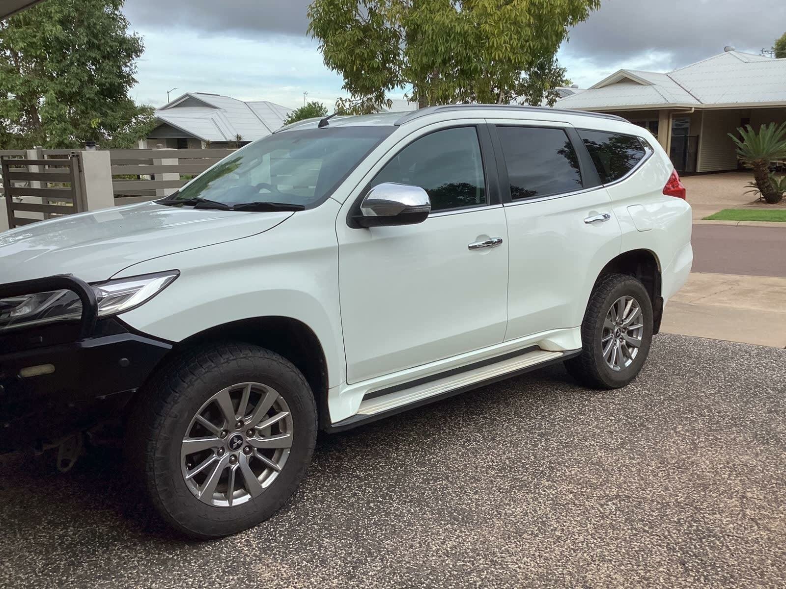 Mitsubishi Pajero Sport image 1