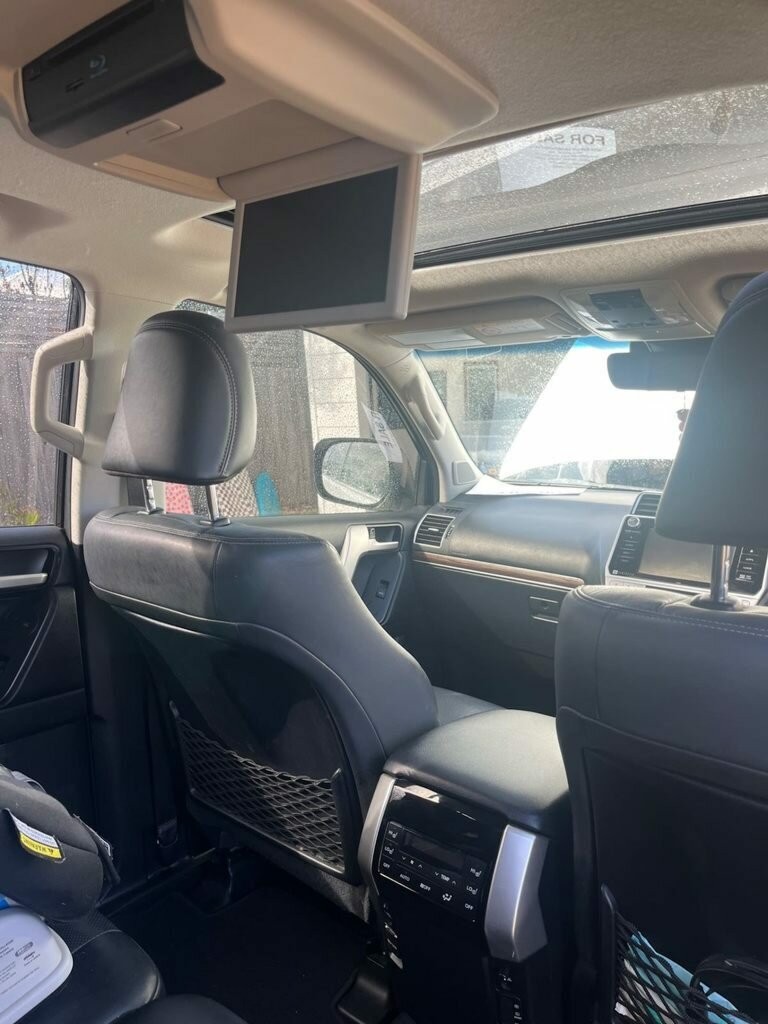 Toyota Landcruiser Prado image 3