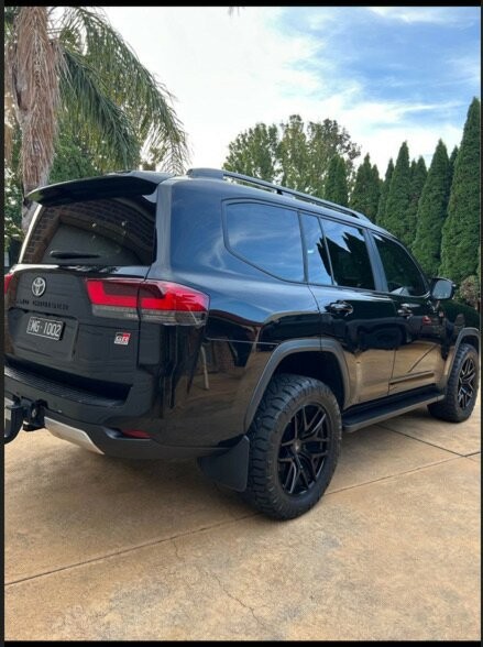 Toyota Landcruiser image 2