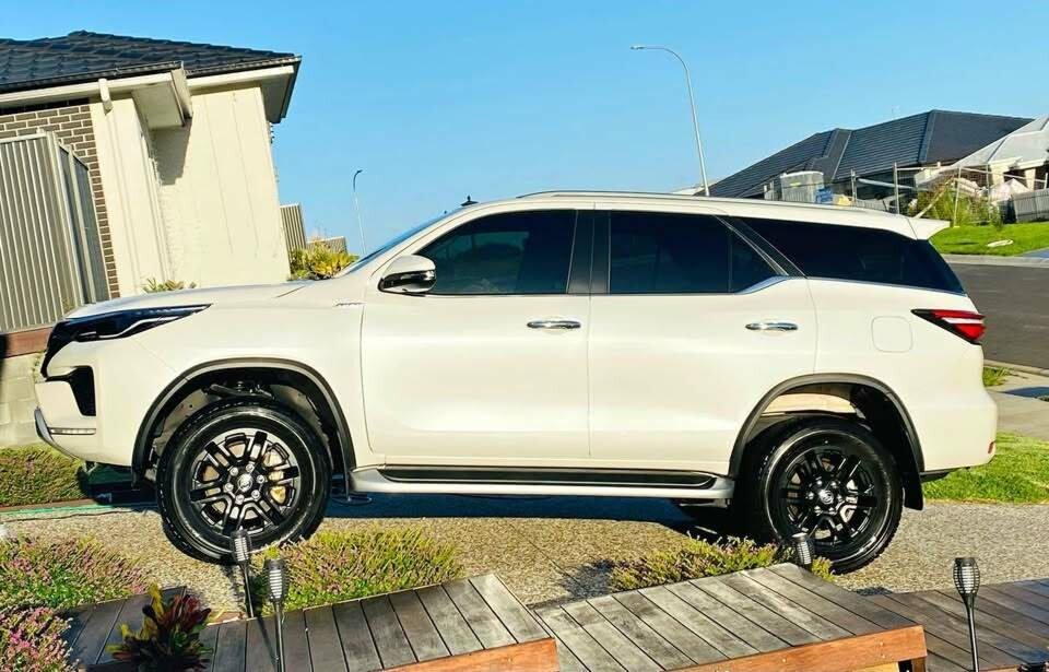 Toyota Fortuner image 1