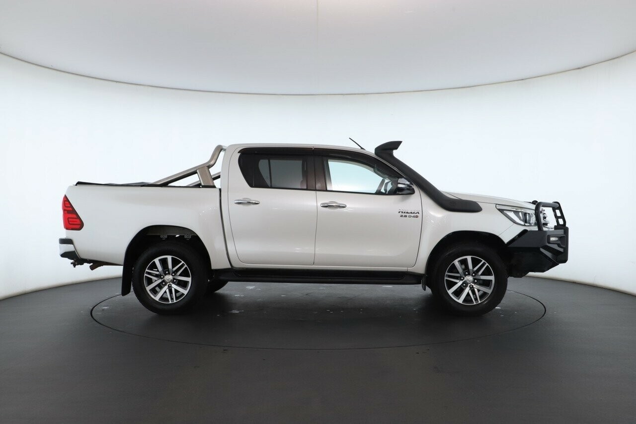 Toyota Hilux image 2
