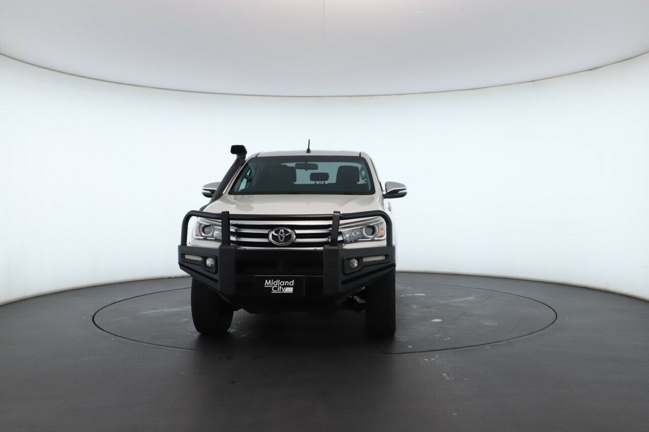 Toyota Hilux image 4