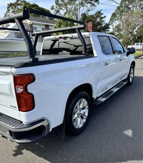Chevrolet Silverado image 2