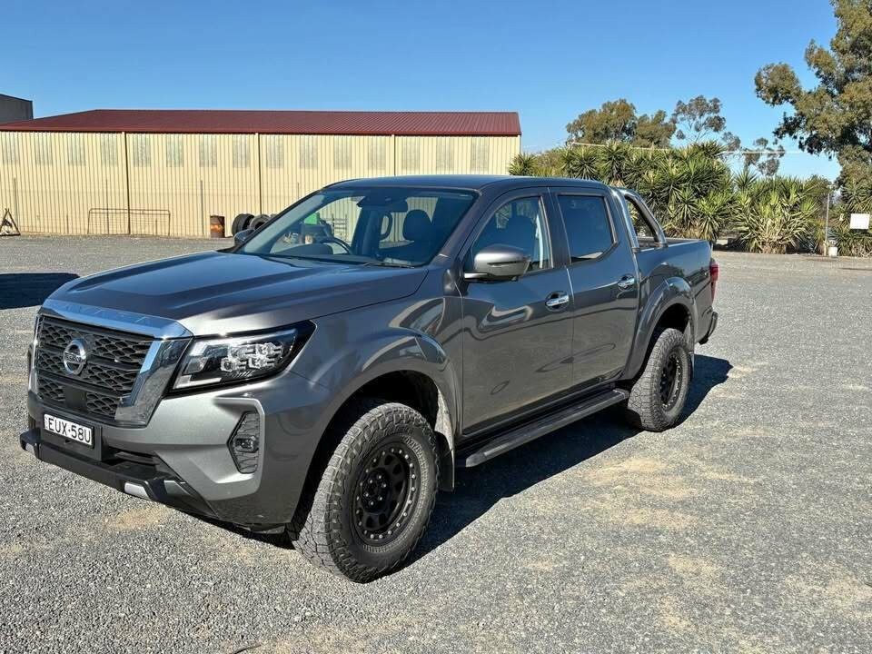 Nissan Navara image 1