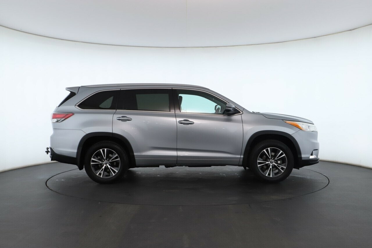 Toyota Kluger image 2
