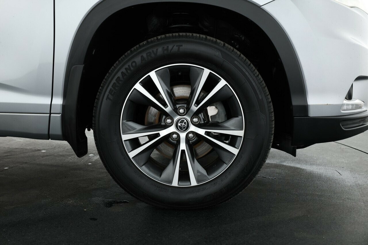 Toyota Kluger image 3