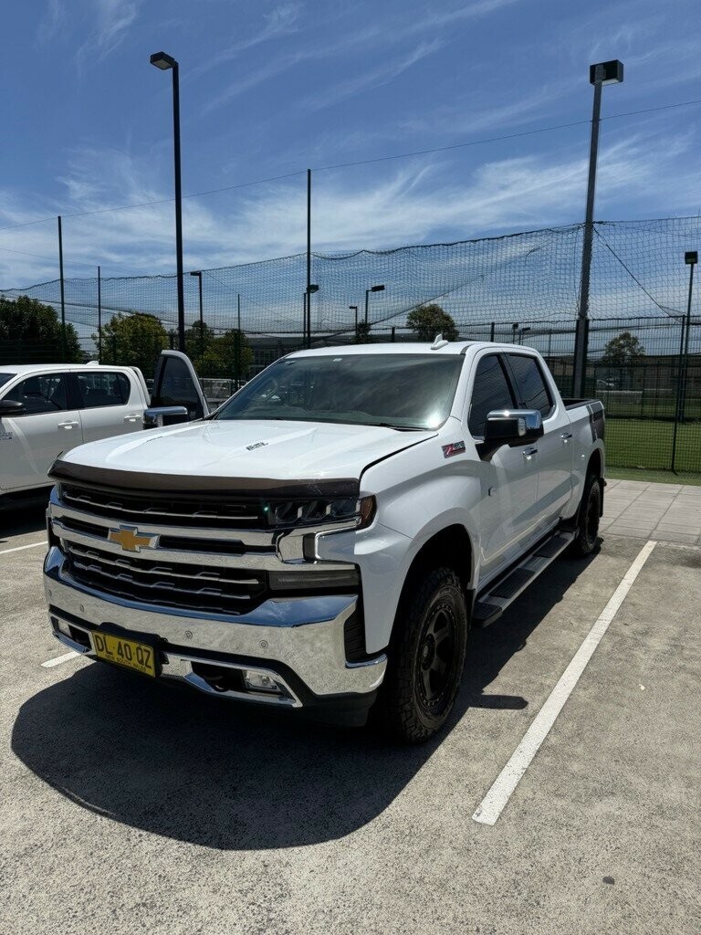Chevrolet Silverado image 2