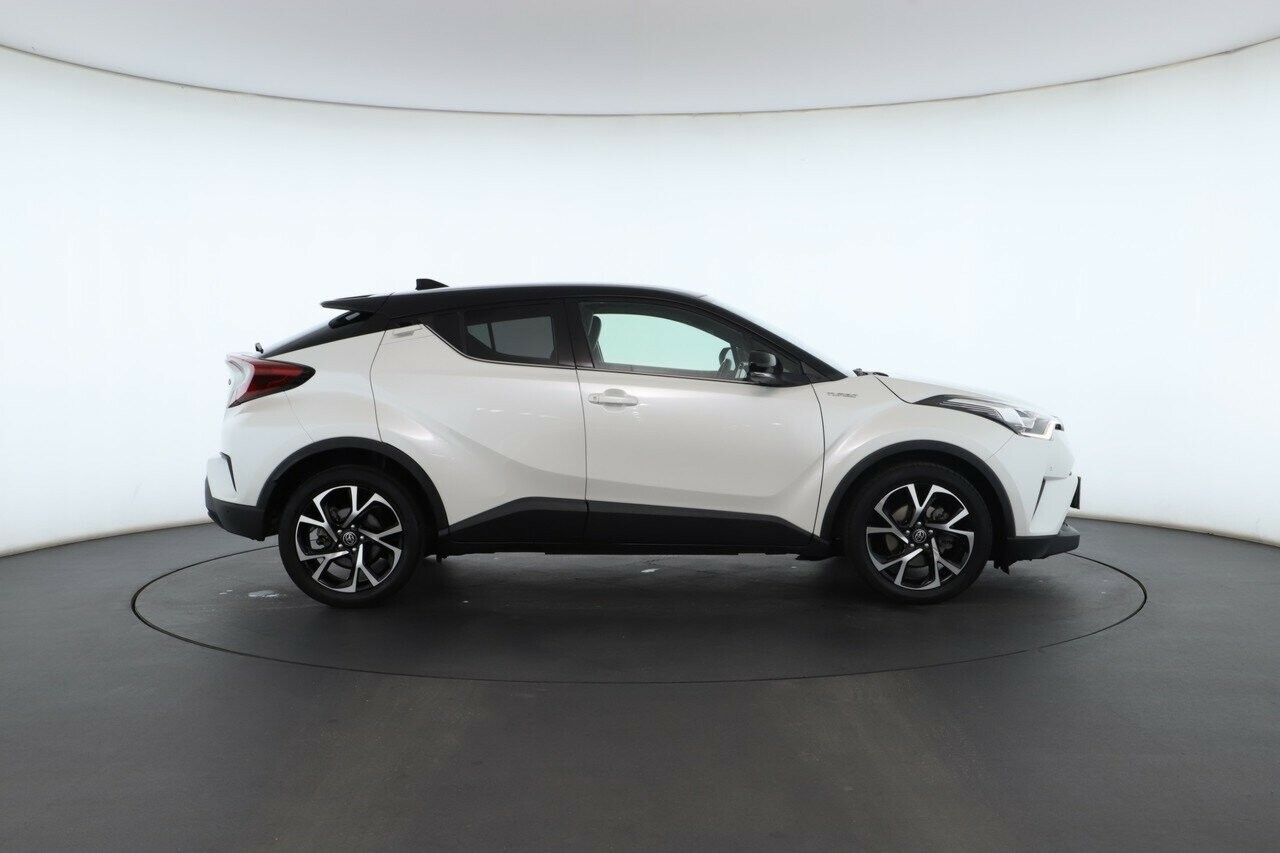 Toyota C-hr image 2