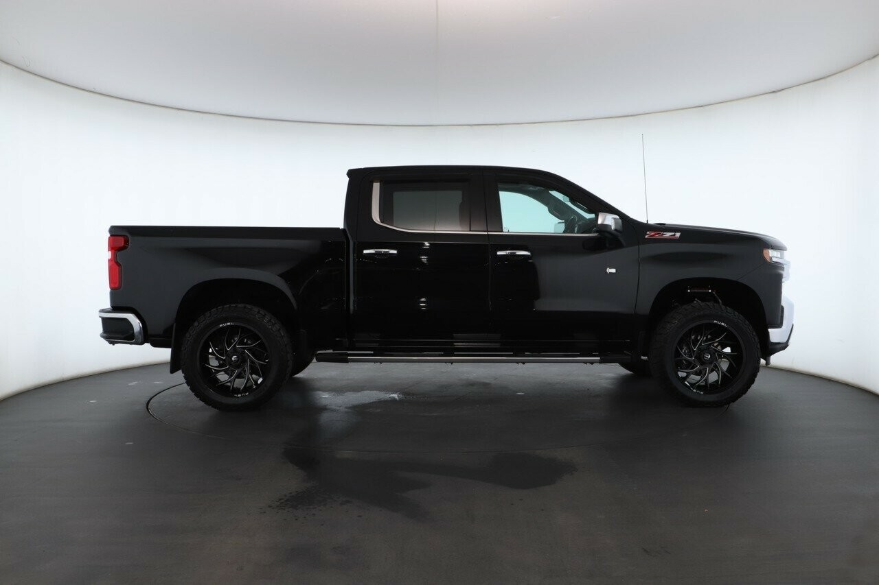 Chevrolet Silverado image 2