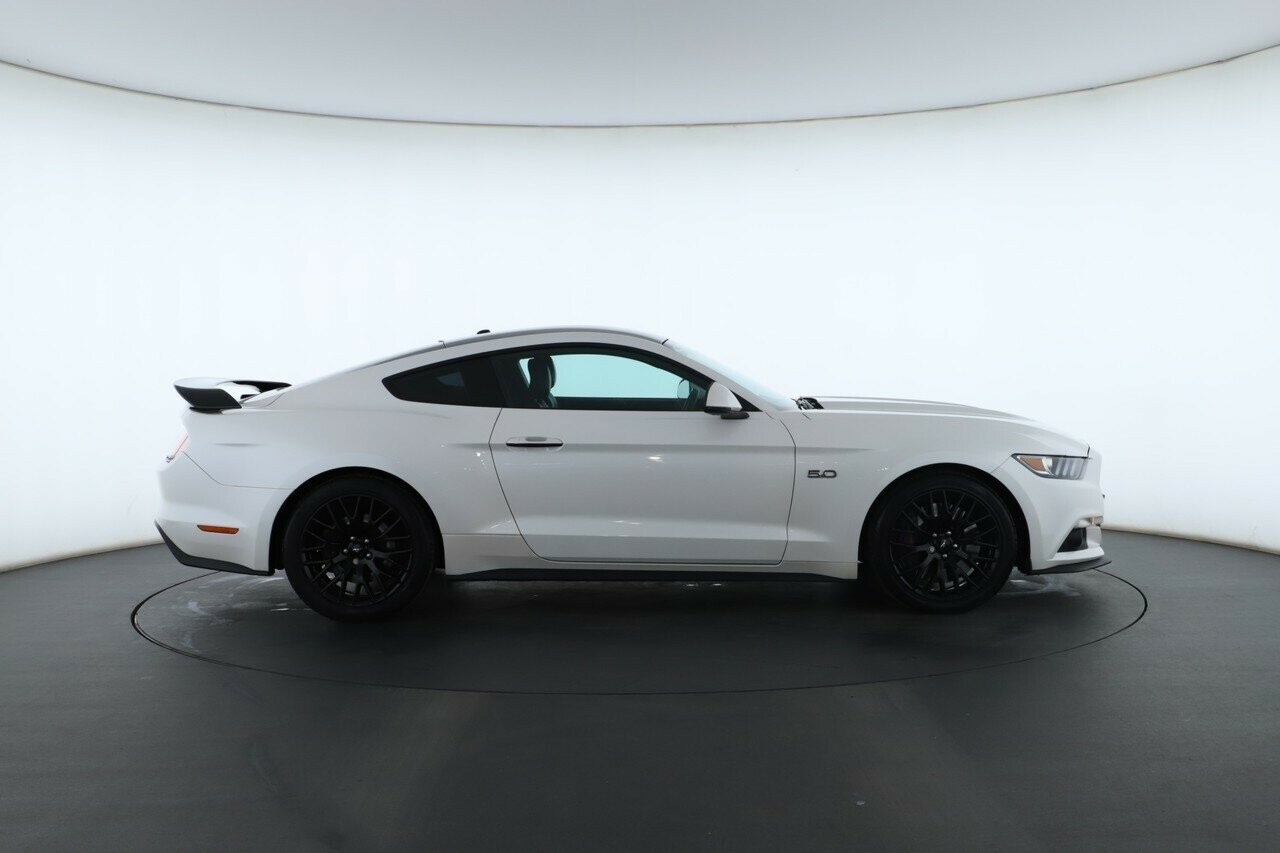 Ford Mustang image 2