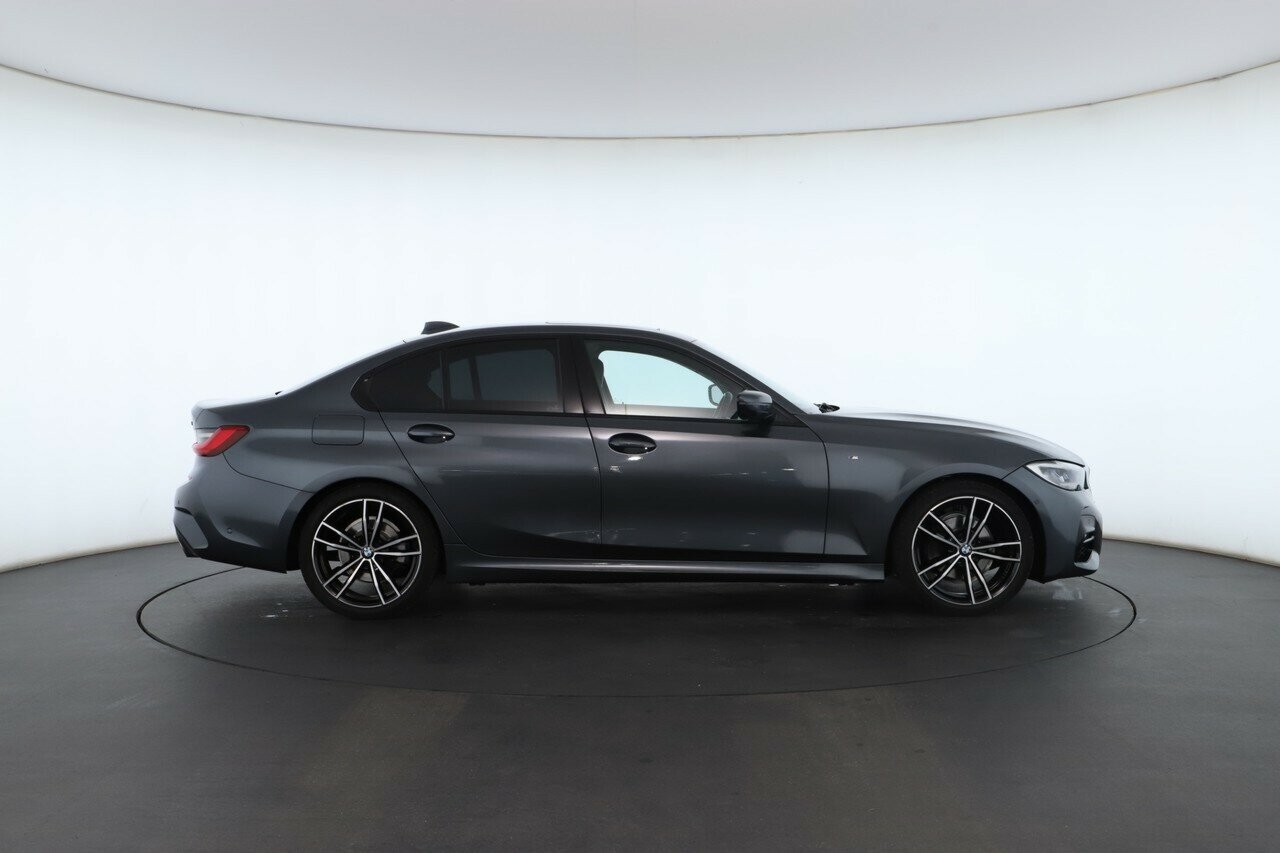 BMW 3 Series image 2