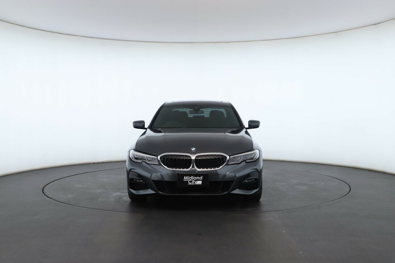 BMW 3 Series image 4