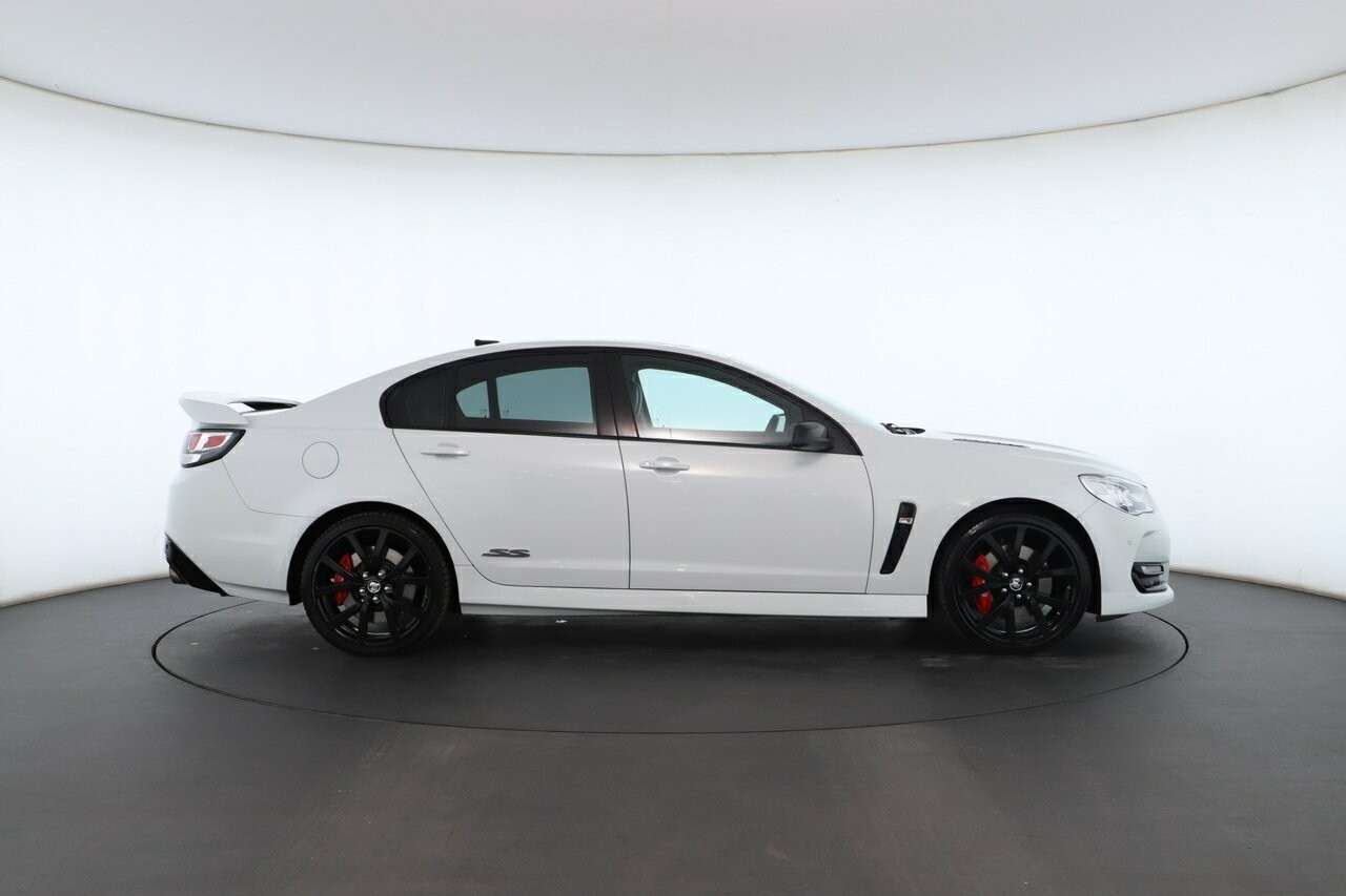 Holden Commodore image 2