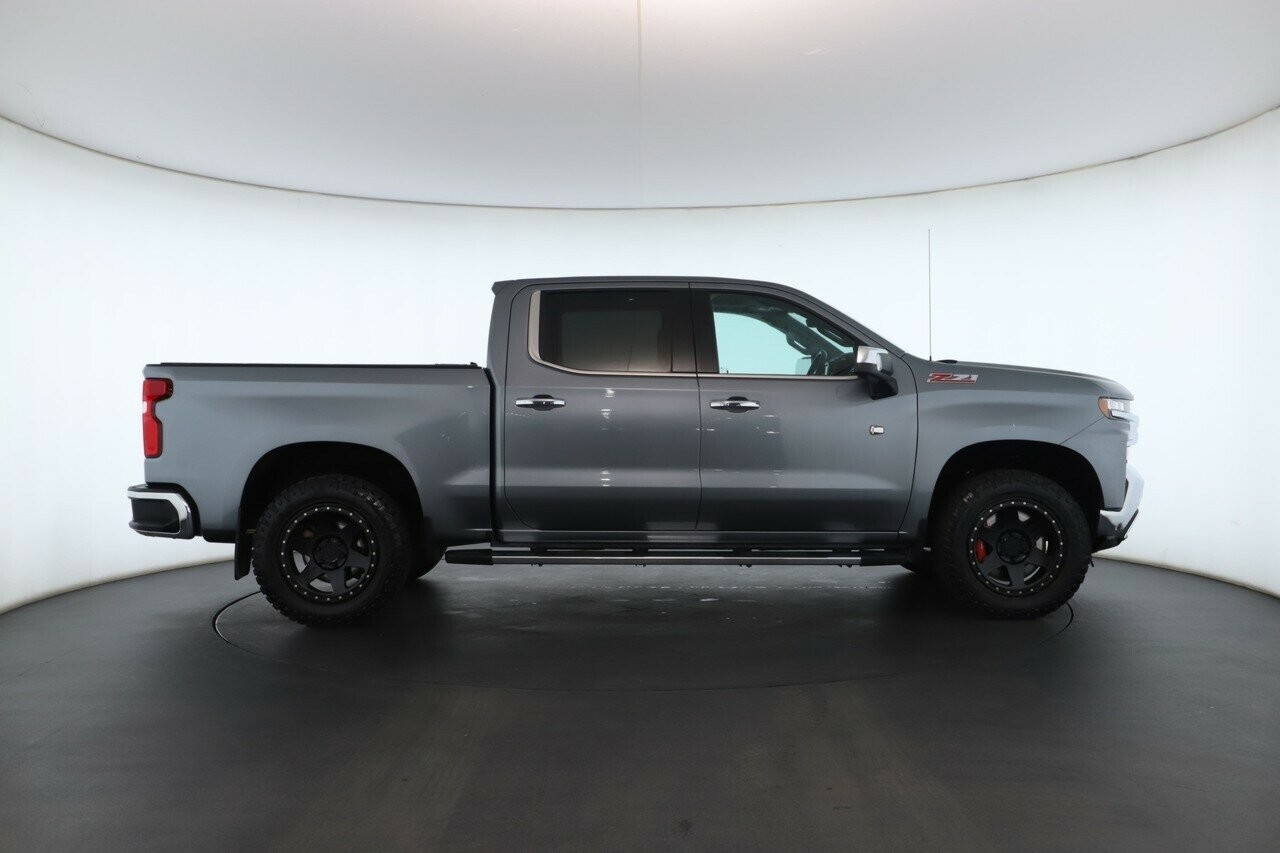 Chevrolet Silverado image 2