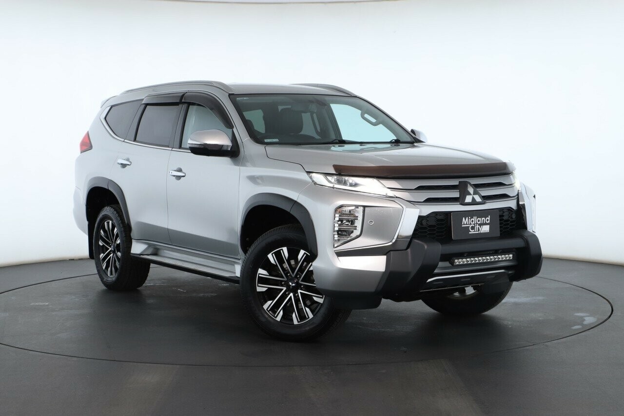 Mitsubishi Pajero Sport image 1