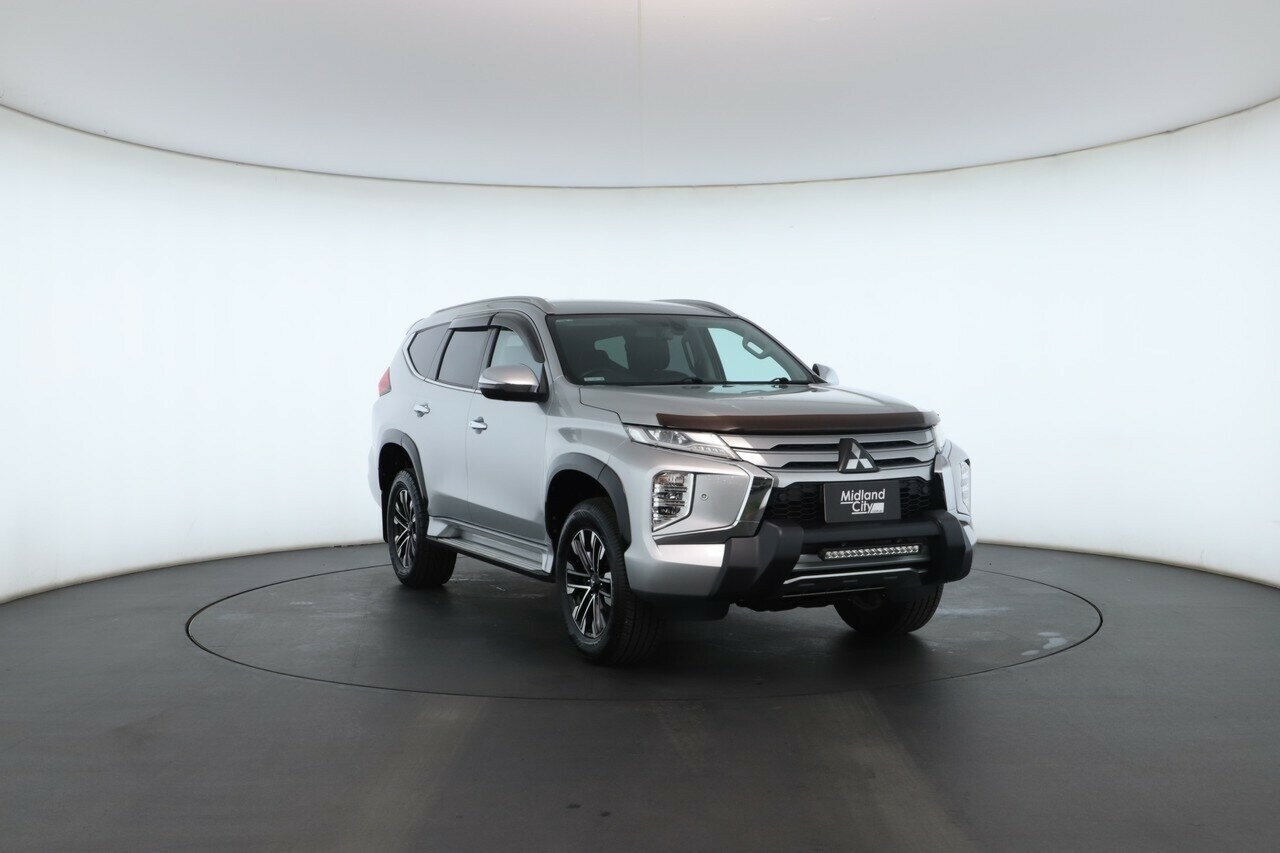Mitsubishi Pajero Sport image 4