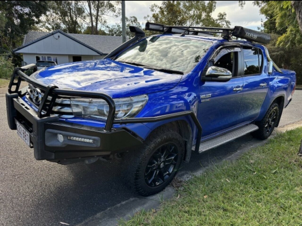 Toyota Hilux image 2