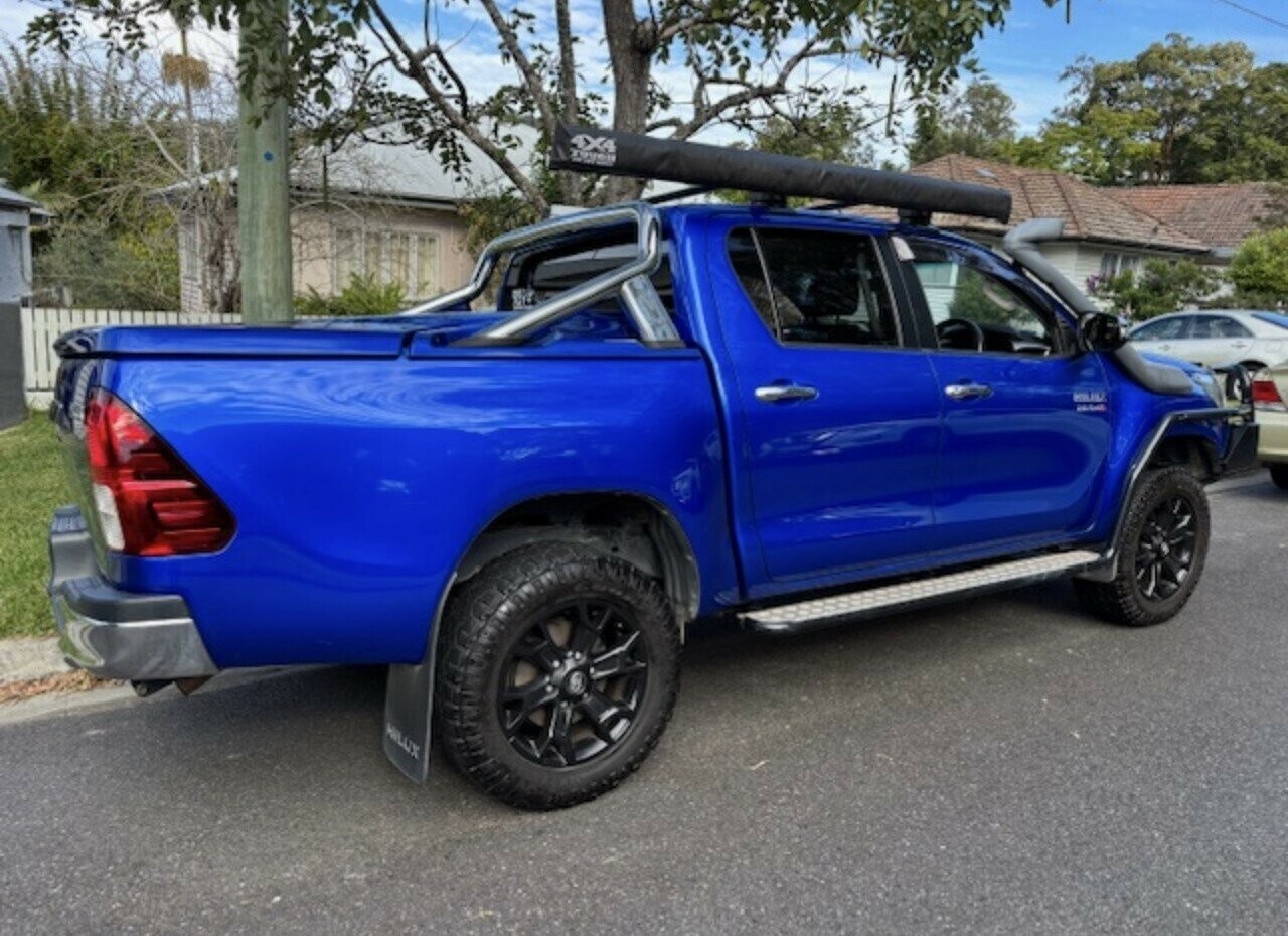 Toyota Hilux image 4