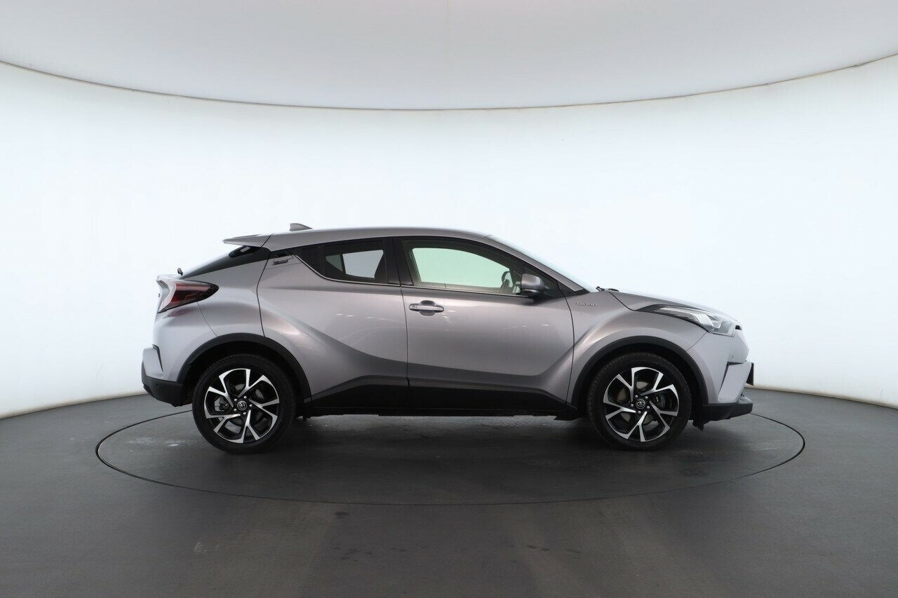 Toyota C-hr image 2