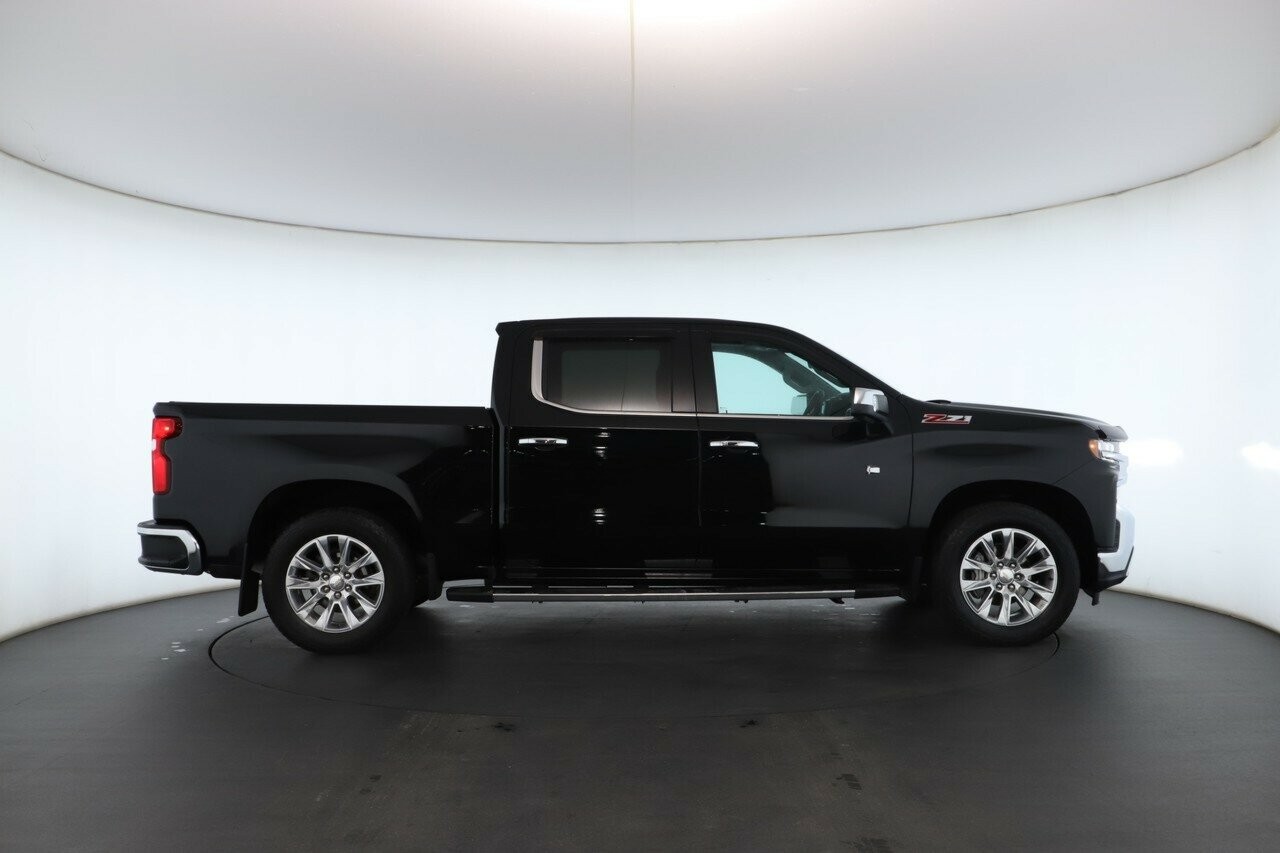 Chevrolet Silverado image 2