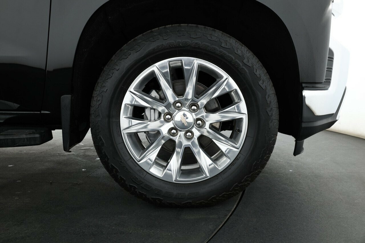 Chevrolet Silverado image 3