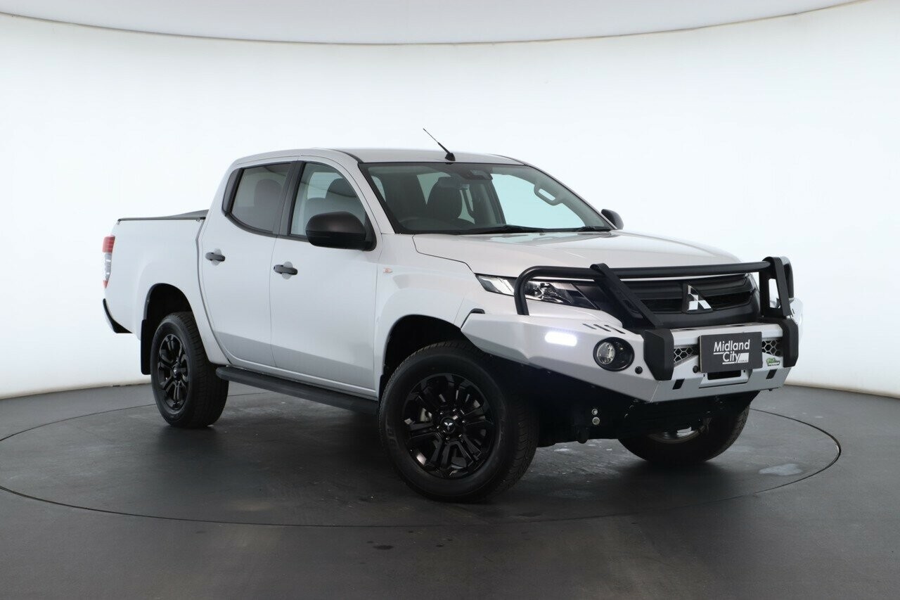 Mitsubishi Triton image 1