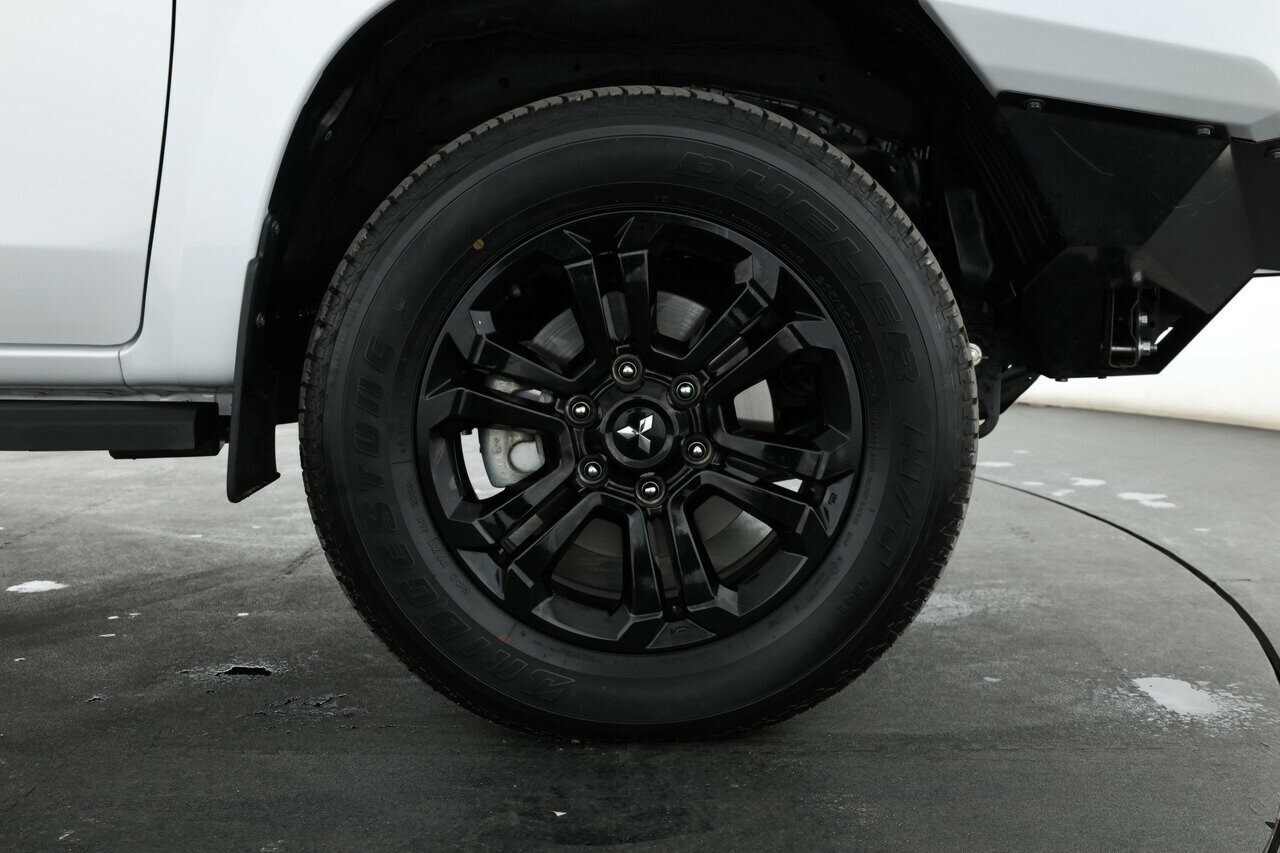 Mitsubishi Triton image 3