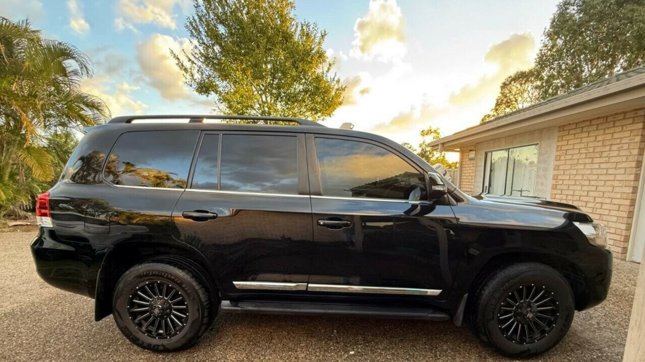 Toyota Landcruiser image 2