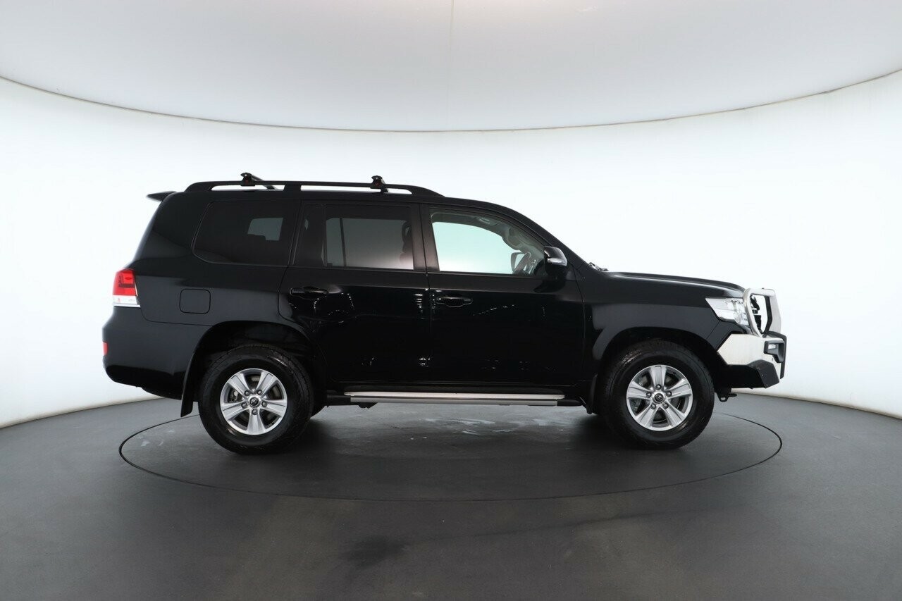 Toyota Landcruiser image 2