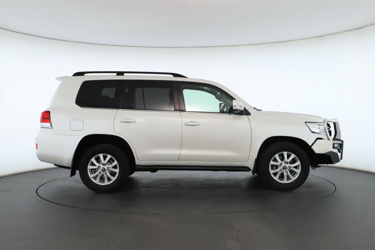 Toyota Landcruiser image 2