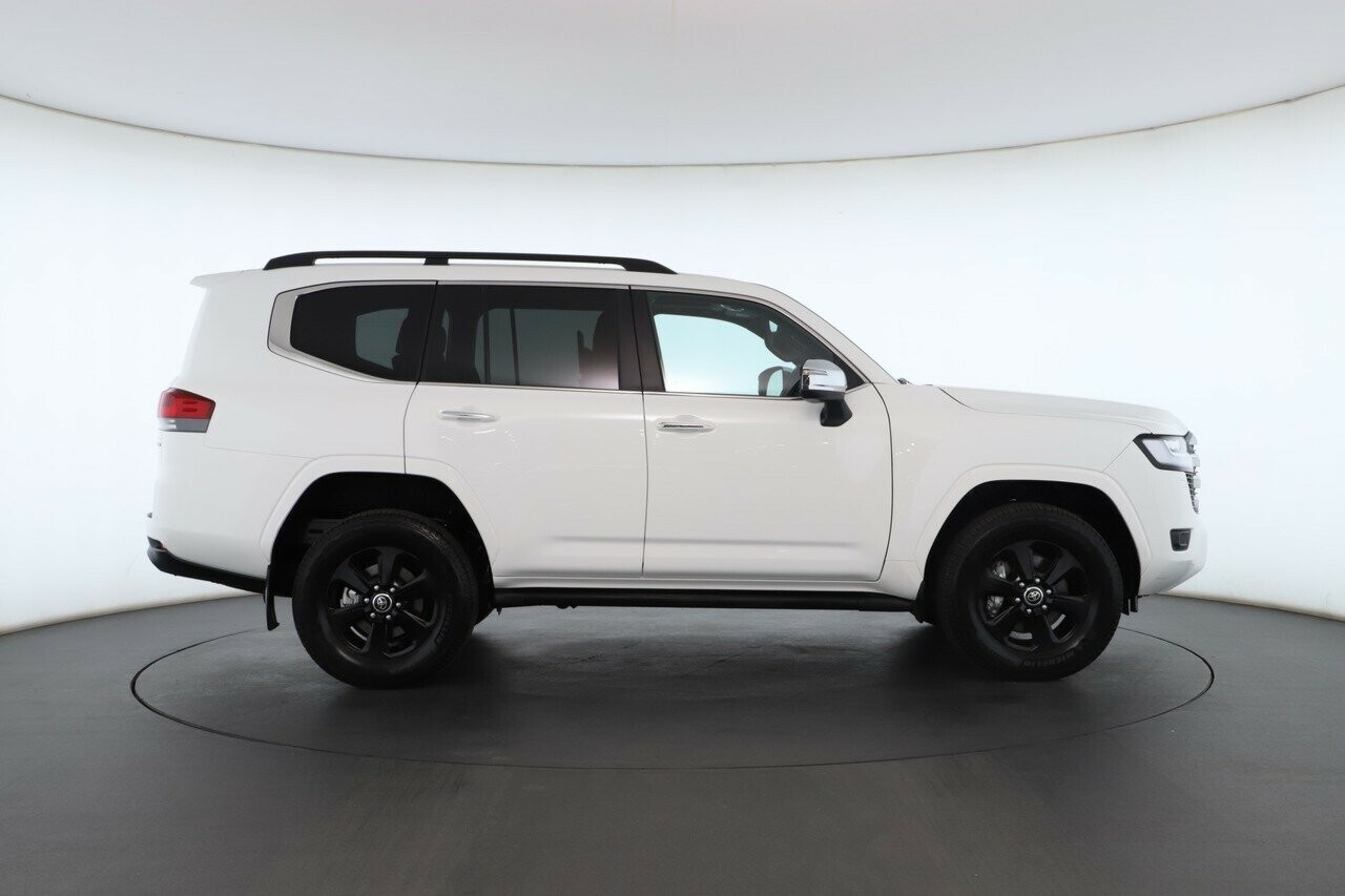 Toyota Landcruiser image 2