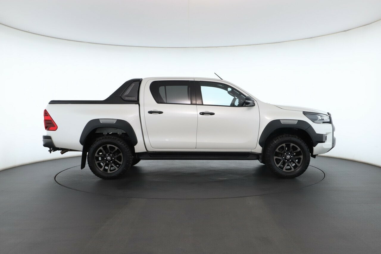 Toyota Hilux image 2
