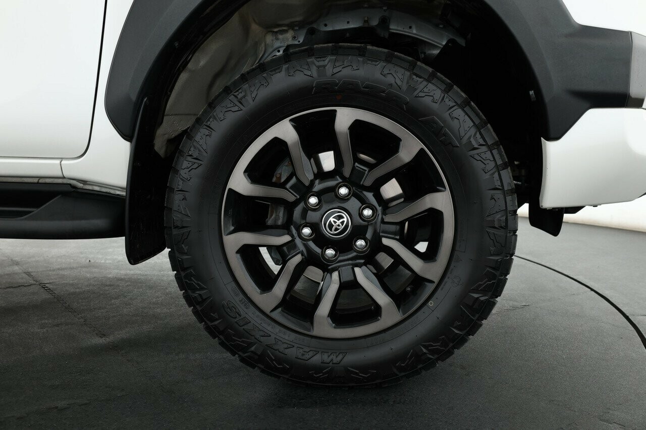 Toyota Hilux image 3