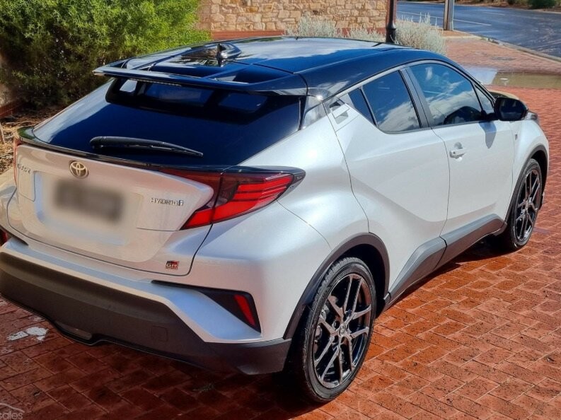 Toyota C-hr image 2
