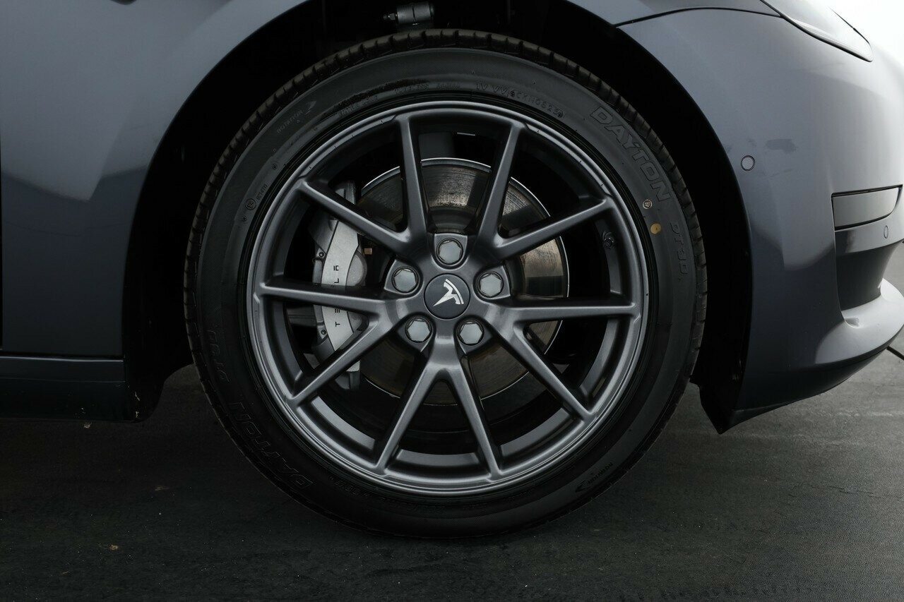 Tesla Model 3 image 3