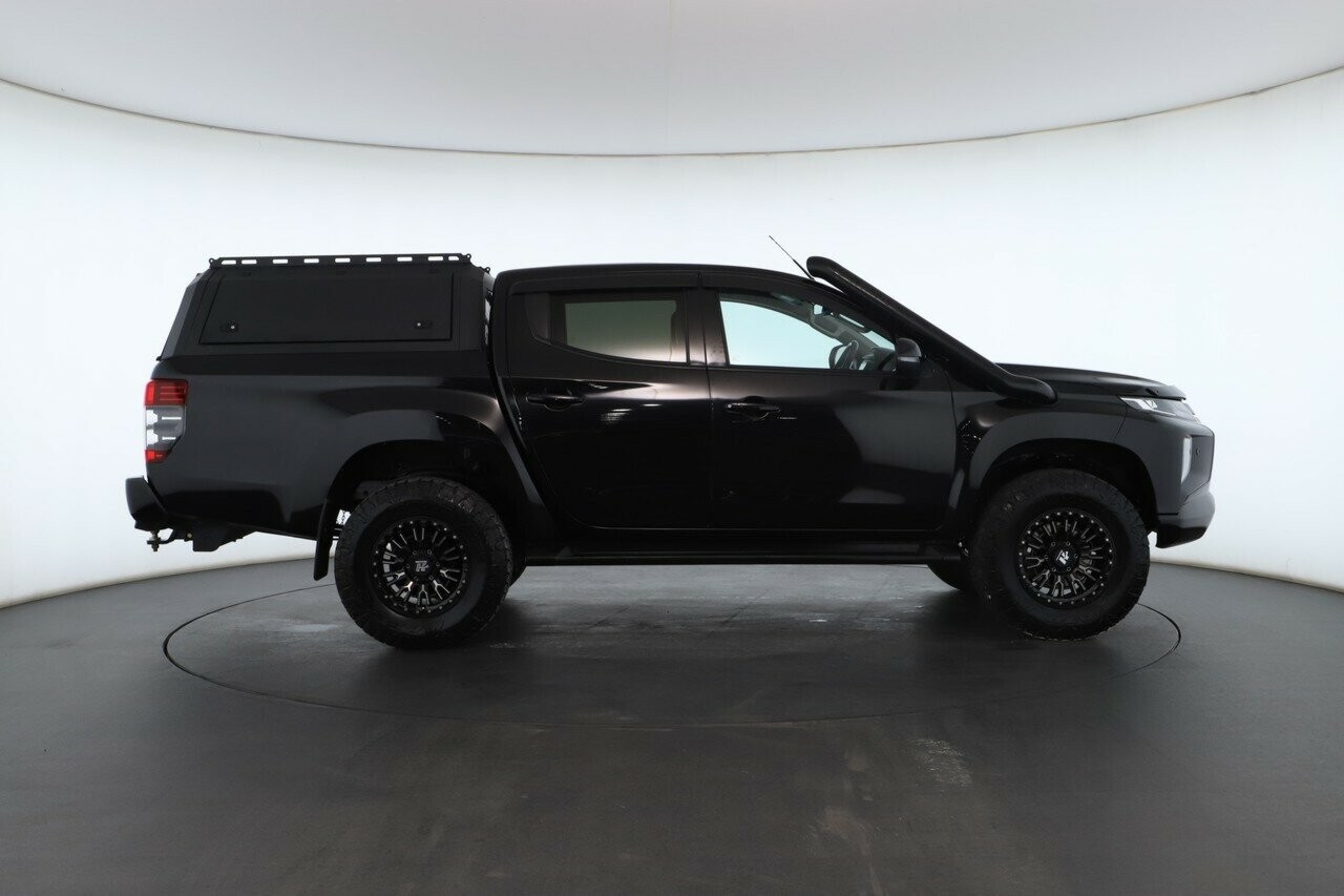 Mitsubishi Triton image 2