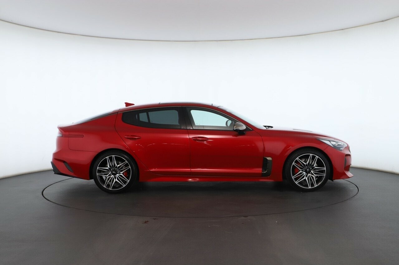 Kia Stinger image 2
