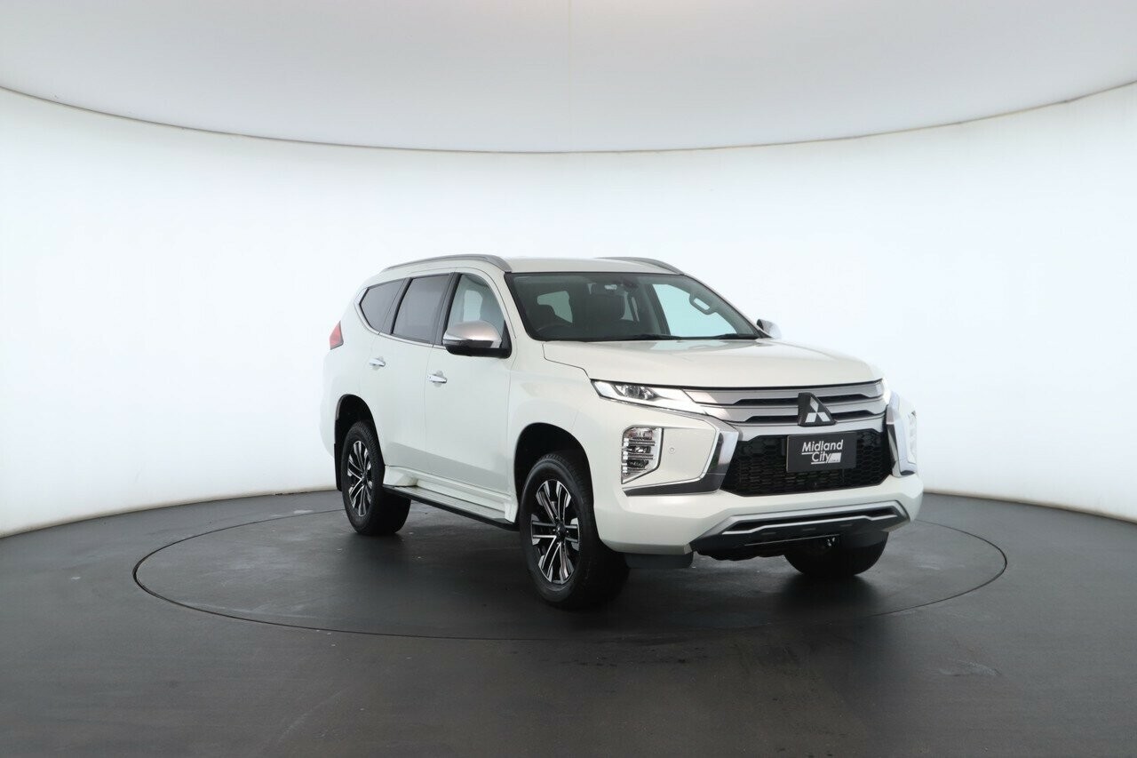 Mitsubishi Pajero Sport image 4